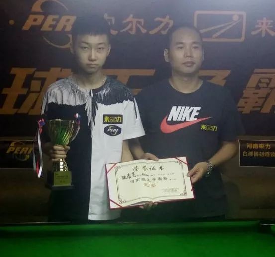 有助于他在 有助于他在